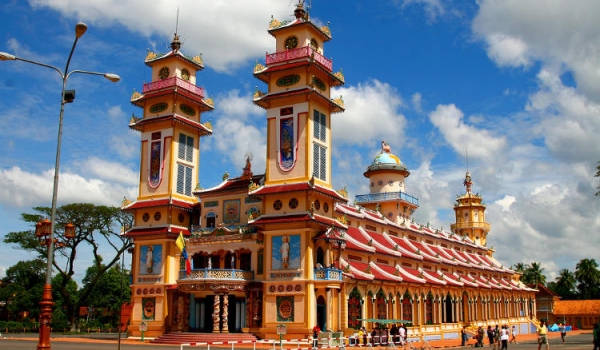 Day tour - Cao Dai Temple & Cu Chi Tunnels